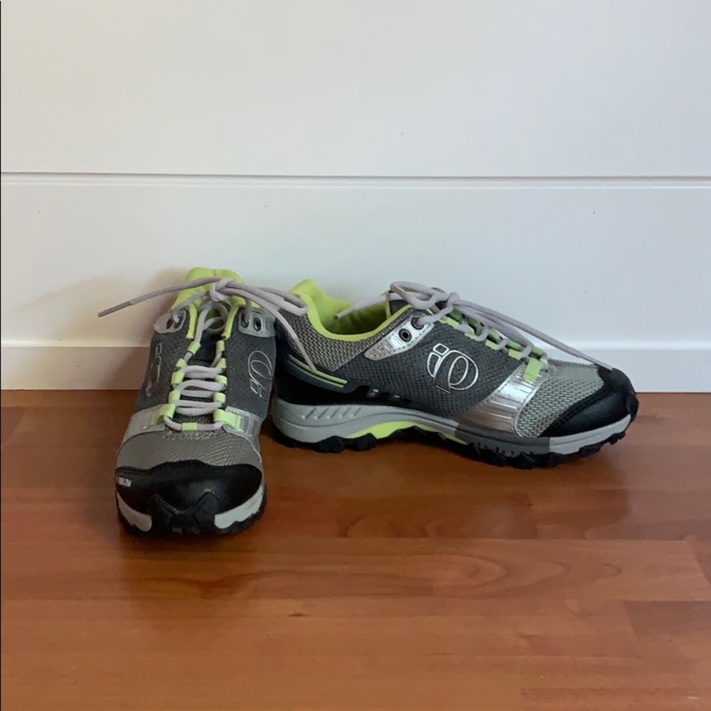 Pearl izumi spin shoes.
